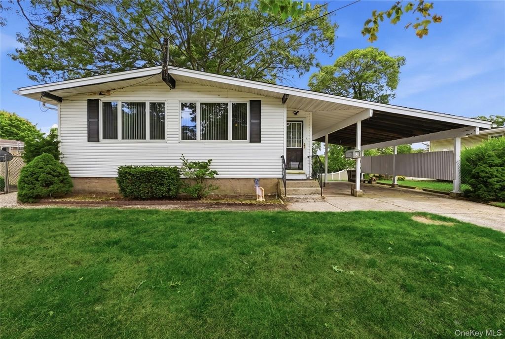 90 Samuel Street, Lake Ronkonkoma, NY 11779 — exterior