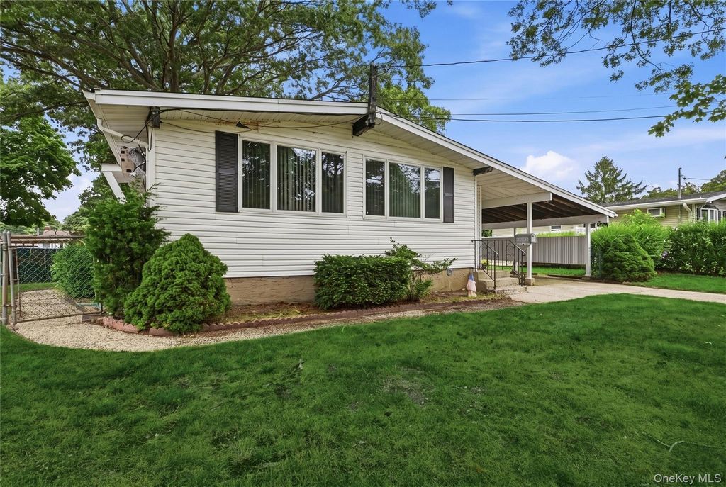 90 Samuel Street, Lake Ronkonkoma, NY 11779 — photo 2