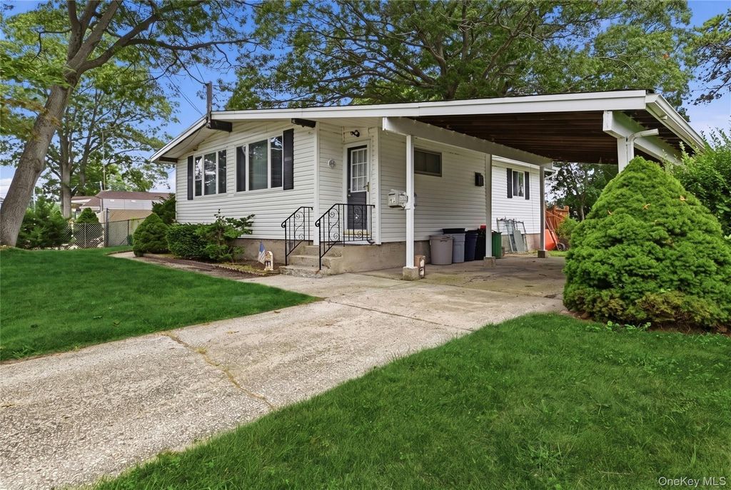 90 Samuel Street, Lake Ronkonkoma, NY 11779 — photo 3