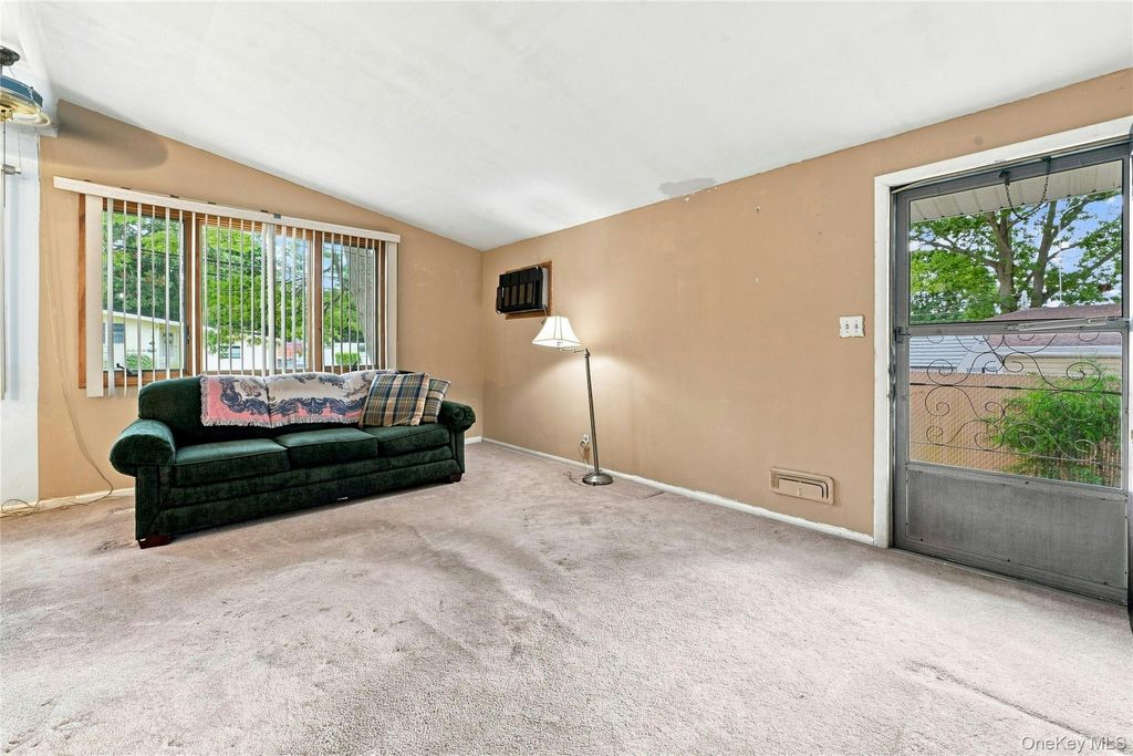 90 Samuel Street, Lake Ronkonkoma, NY 11779 — photo 5