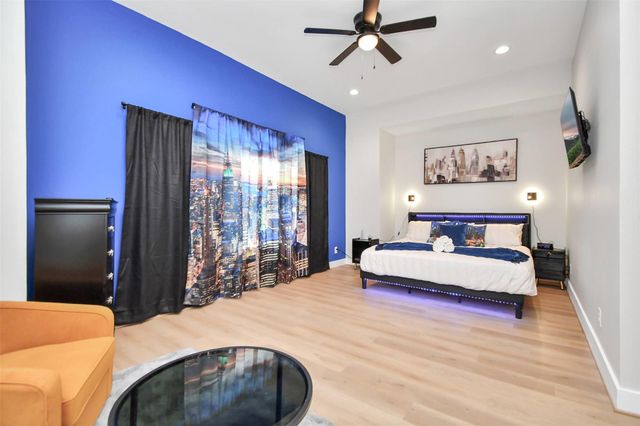 5718 Beall Street D, Houston, TX 77091