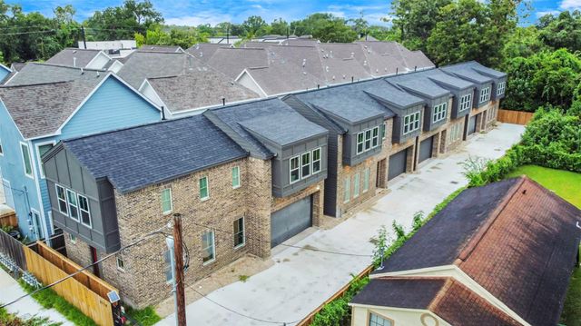 5718 Beall Street D, Houston, TX 77091