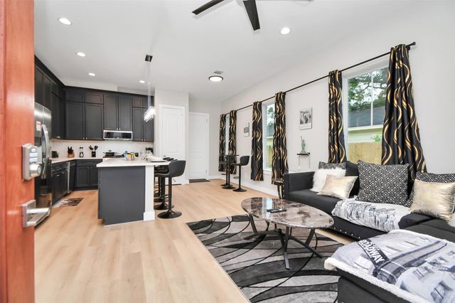 5718 Beall Street D, Houston, TX 77091