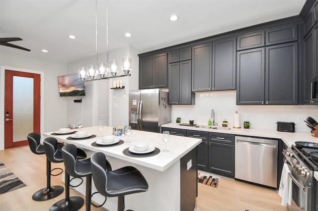 5718 Beall Street D, Houston, TX 77091