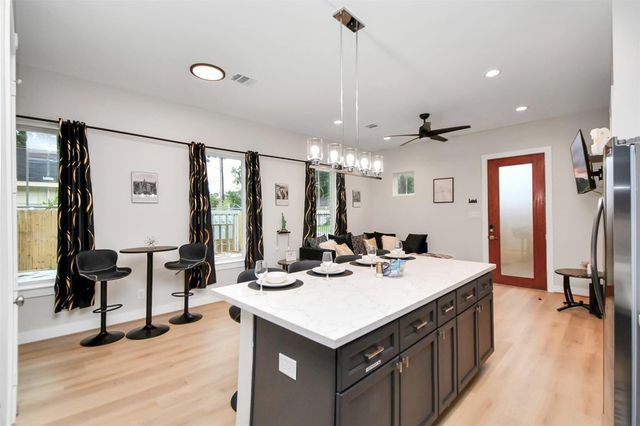 5718 Beall Street D, Houston, TX 77091