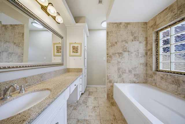 727 Bunker Hill Road 34, Houston, TX 77024