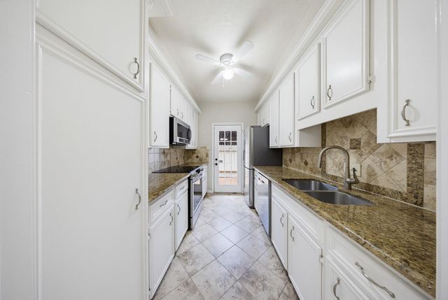 727 Bunker Hill Road 34, Houston, TX 77024
