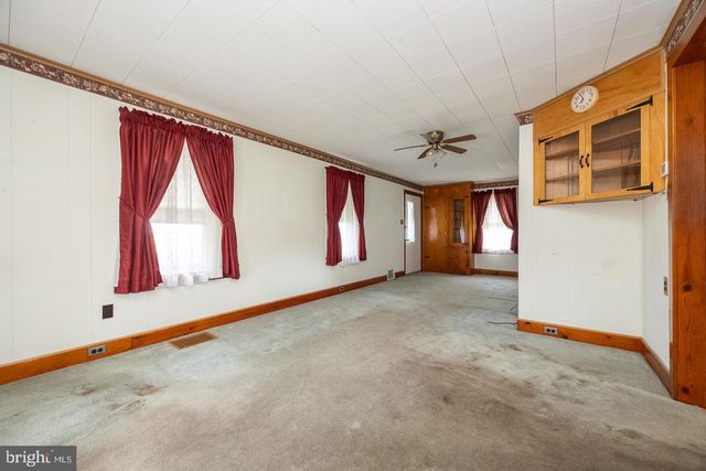 3040 MANOR RD, Coatesville, PA 19320