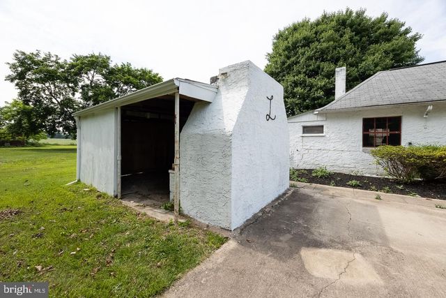 3040 MANOR RD, Coatesville, PA 19320