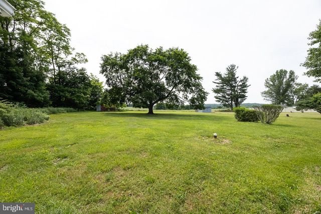 3040 MANOR RD, Coatesville, PA 19320