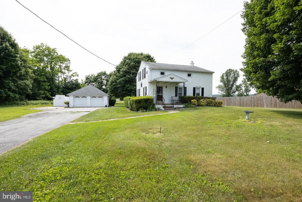 3040 MANOR RD, Coatesville, PA 19320