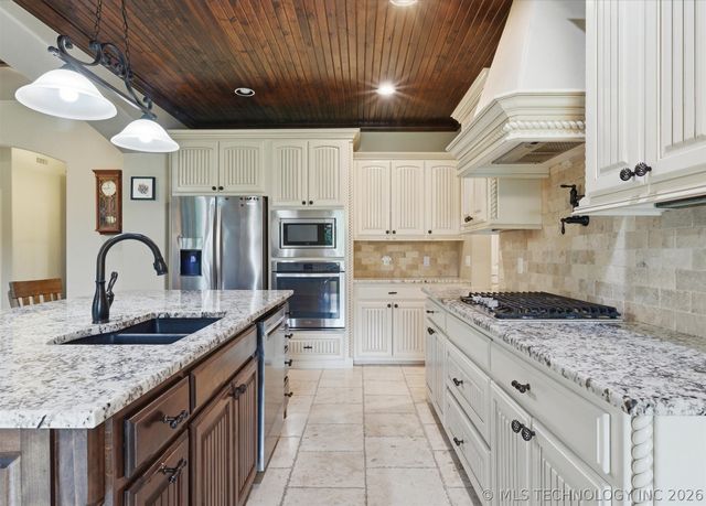 19746 E 70th Street North, Owasso, OK 74055