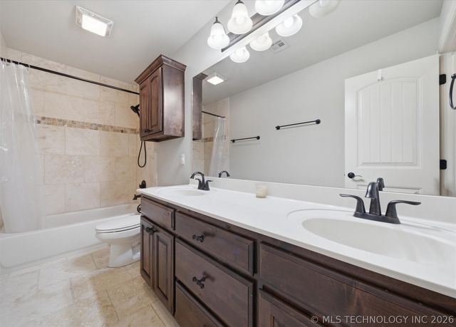 19746 E 70th Street North, Owasso, OK 74055
