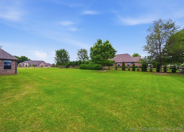 19746 E 70th Street North, Owasso, OK 74055