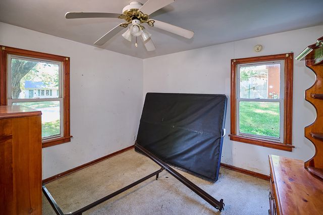 709 E 27th Street S, Newton, IA 50208