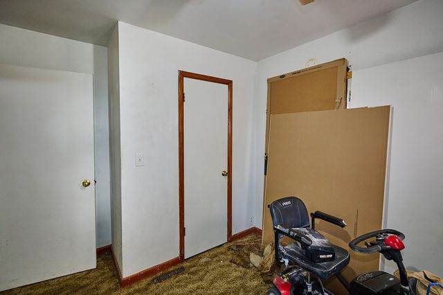 709 E 27th Street S, Newton, IA 50208