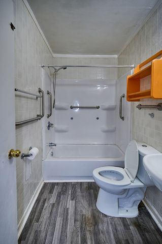 709 E 27th Street S, Newton, IA 50208