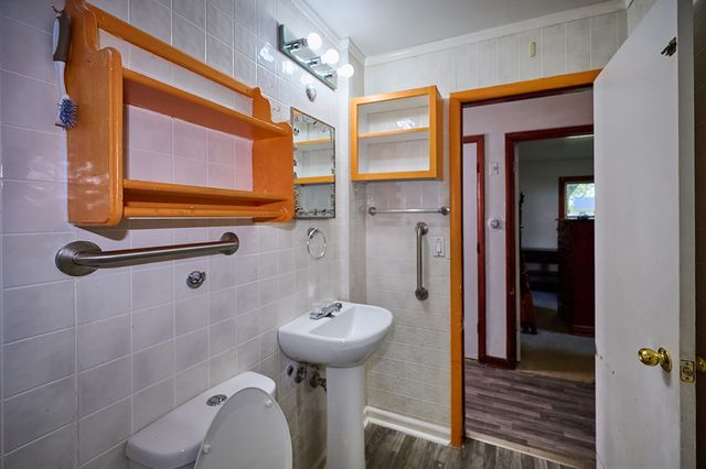 709 E 27th Street S, Newton, IA 50208