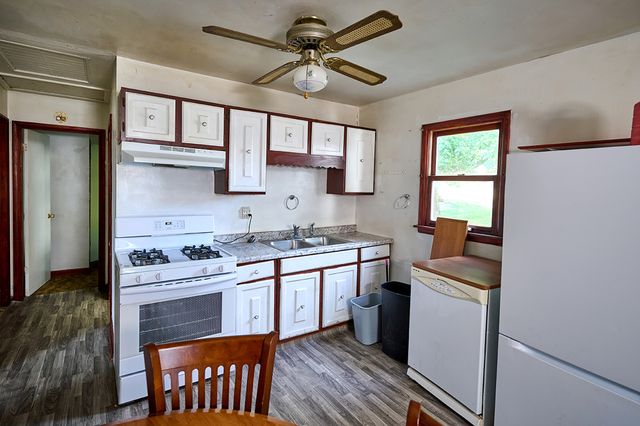 709 E 27th Street S, Newton, IA 50208