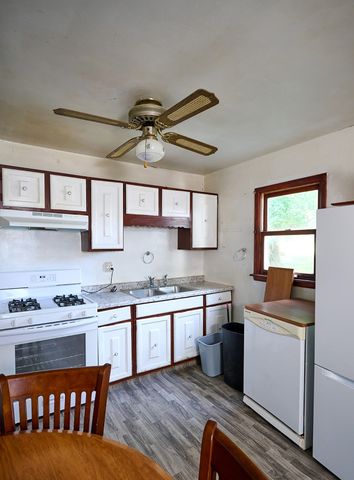 709 E 27th Street S, Newton, IA 50208