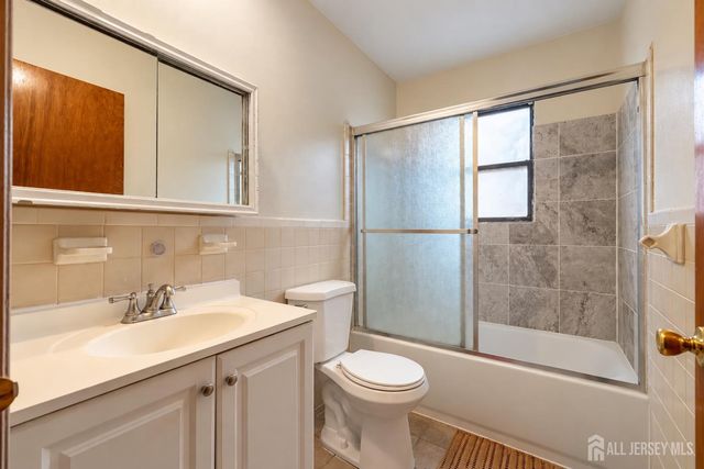 1507 Raspberry Court, Edison, NJ 08817