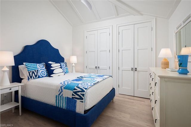 230 6th AVE S 12, Naples, FL 34102