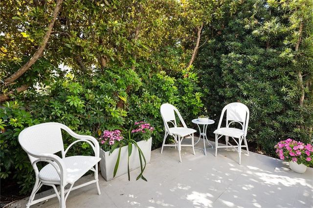 230 6th AVE S 12, Naples, FL 34102