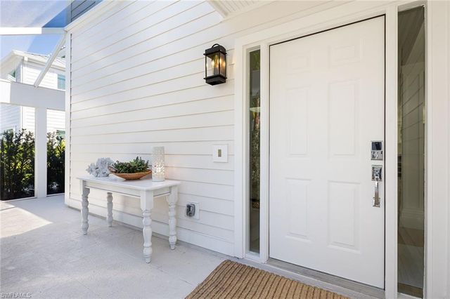 230 6th AVE S 12, Naples, FL 34102