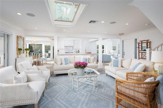 230 6th AVE S 12, Naples, FL 34102