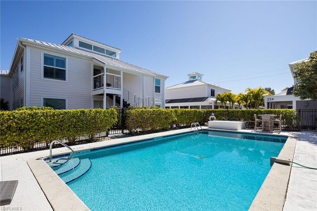 230 6th AVE S 12, Naples, FL 34102