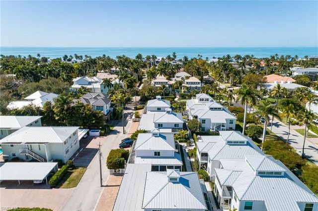 230 6th AVE S 12, Naples, FL 34102