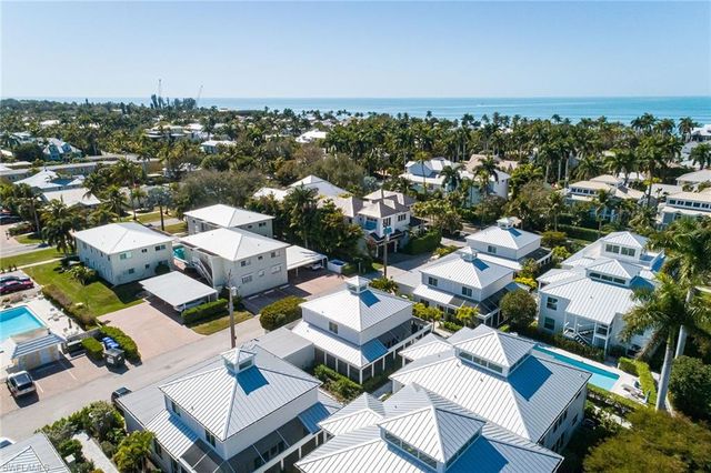 230 6th AVE S 12, Naples, FL 34102