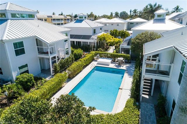 230 6th AVE S 12, Naples, FL 34102