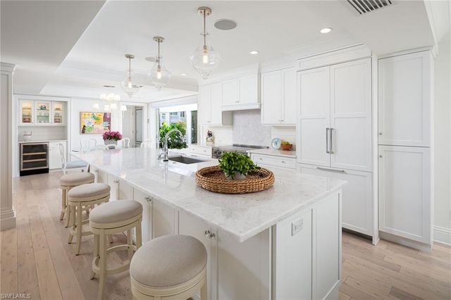 230 6th AVE S 12, Naples, FL 34102