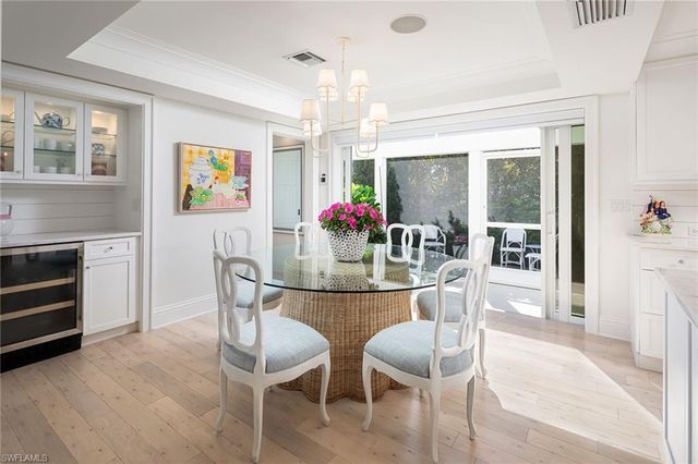 230 6th AVE S 12, Naples, FL 34102