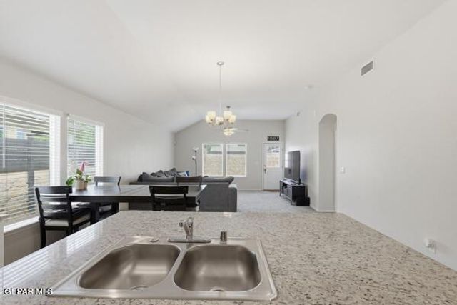 401 PLATEAU Drive, Socorro, TX 79927