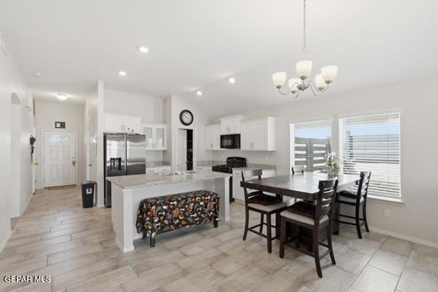 401 PLATEAU Drive, Socorro, TX 79927