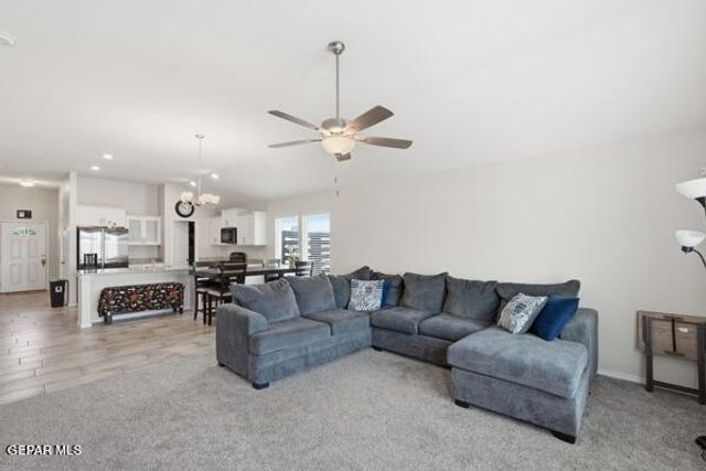 401 PLATEAU Drive, Socorro, TX 79927