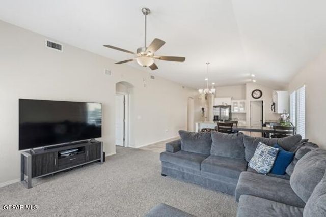 401 PLATEAU Drive, Socorro, TX 79927