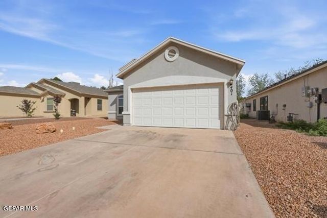 401 PLATEAU Drive, Socorro, TX 79927