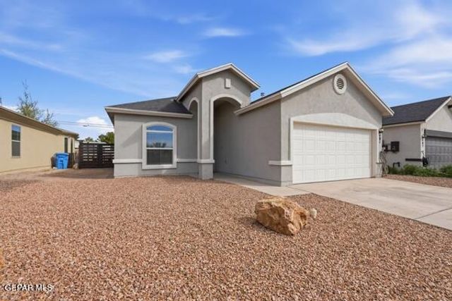 401 PLATEAU Drive, Socorro, TX 79927