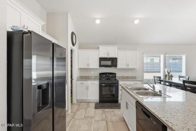 401 PLATEAU Drive, Socorro, TX 79927