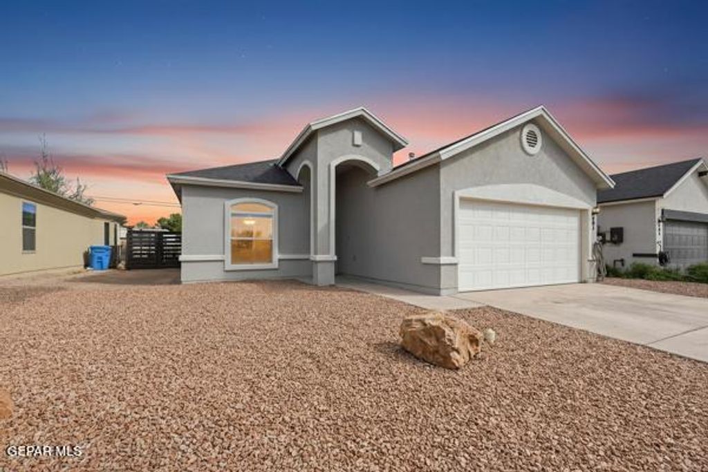 401 PLATEAU Drive, Socorro, TX 79927