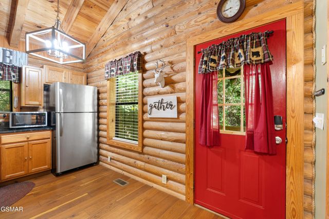 1284 Laurel Lick Rd Apt 2, Sevierville, TN 37862