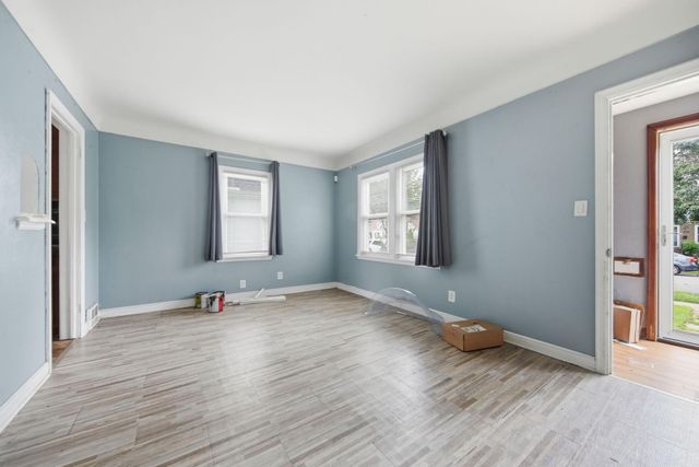 1828 Bush Avenue E, Saint Paul, MN 55119