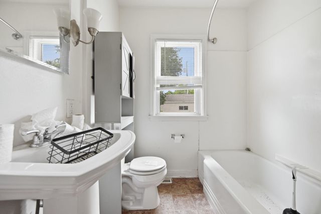 1828 Bush Avenue E, Saint Paul, MN 55119