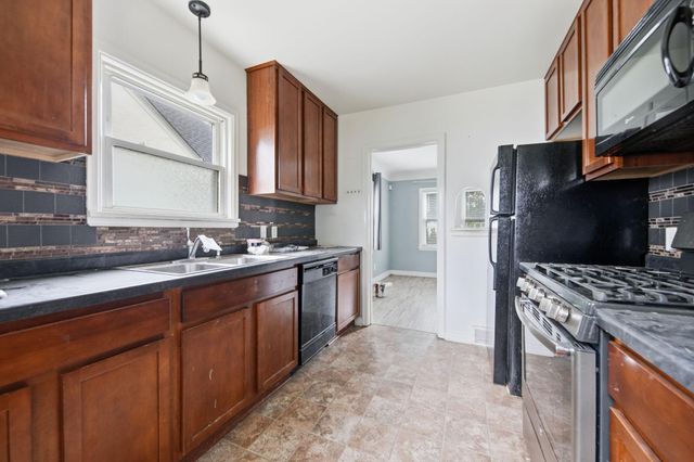 1828 Bush Avenue E, Saint Paul, MN 55119