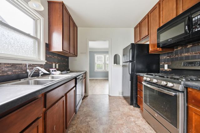 1828 Bush Avenue E, Saint Paul, MN 55119