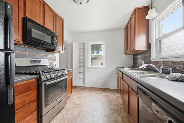 1828 Bush Avenue E, Saint Paul, MN 55119