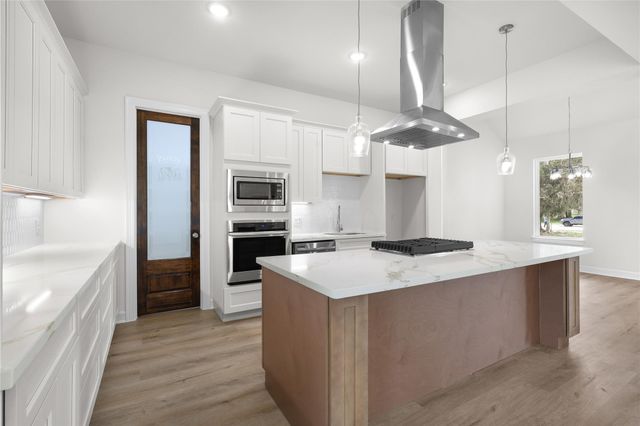 1720 Flintlock Court, Angleton, TX 77515